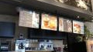 モスプレミアムの隣です