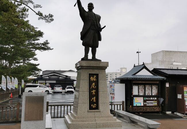 堀尾吉晴公の像 クチコミ アクセス 営業時間 松江 松江しんじ湖温泉 フォートラベル 堀尾吉晴公の像 クチコミ アクセス 営業時間 松江 松江しんじ湖温泉 フォートラベル