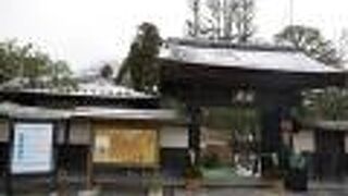 落ち着いた感の茶室です。