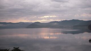 田沢湖は水深が４２３.４メートルある日本一の深さの湖です。