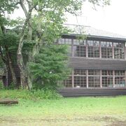 昭和４９年に廃校となっていた分校が修復され、平成１６年に「思い出の潟分校」として一般公開されました。