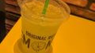 その場でレモンを絞って提供、ビタミンCの補給に