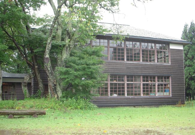 昭和４９年に廃校となっていた分校が修復され、平成１６年に「思い出の潟分校」として一般公開されました。