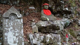 大山女坂の七不思議　いつの間にか童の顔になったお地蔵さん