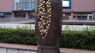 う～ん、もう少しいいデザインは思いつかなかったのかなあ…。でも憎めません。（笑）