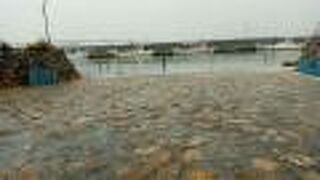 石畳から海が見える