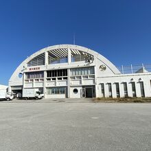 半月型のかわいいターミナルです。