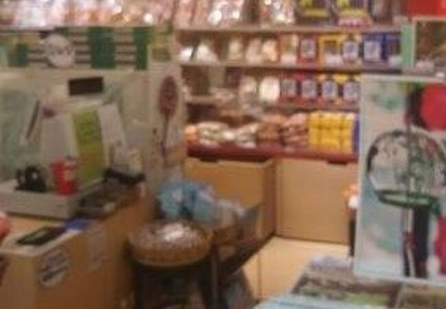 色々な駄菓子が販売