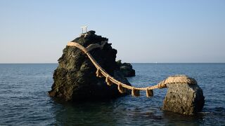 清き渚二見浦の興玉さま