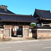 寺町通り沿いのひときわ目立つ大きな寺院