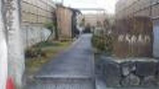 紫式部と小野篁のお墓があるところ