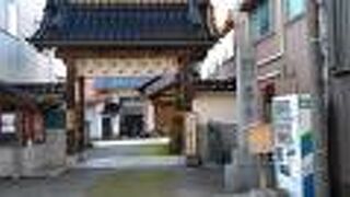 稲荷社がお祀りされている