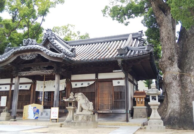 義経腰かけ石がありました。