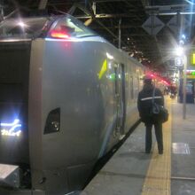 旭川駅に到着したカムイの様子