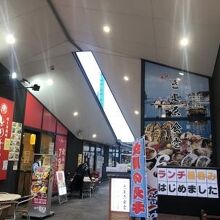 いろんなお店が。