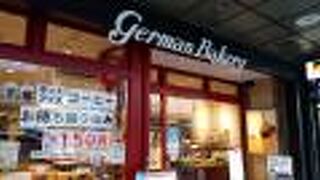 地元で有名な庶民的パン屋さん