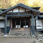 死者の霊を百一日の茶湯で供養する「百一日参り」の寺