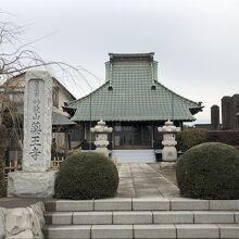 正面から見た本堂