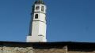 カレメグダン公園の中にある時計塔