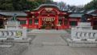 本殿は朱色が鮮やかでした