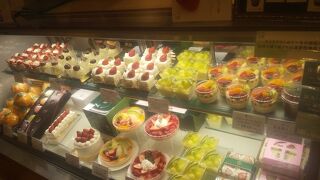 フルーツの名店でケーキをテイクアウト