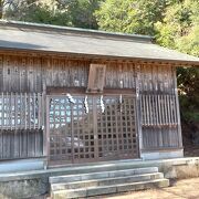 大山の男坂と女坂の分岐点にある神社