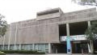 床に描かれたレーンの通りに！