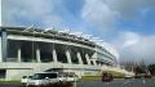 立派な陸上競技場が目を惹きます。