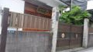 大門通りにあります。