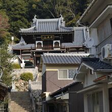 伝建群を見下ろす高台にある