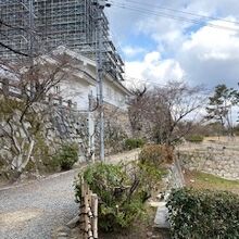 城は修復中でした。