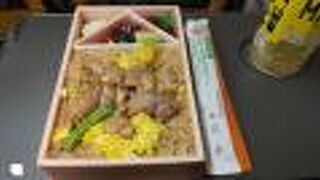 鳥めしの駅弁が有名