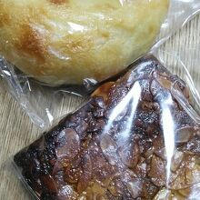 オリーブパンとキャラメルアーモンド