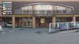 高速バスから町内巡回バスまで発着するバスターミナル