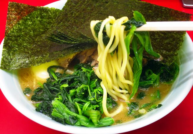 A ramen restaurant with a mild-tasting soup and strong, elastic noodles