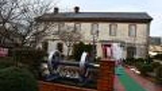 蒸気機関車と電気機関車が展示してあります