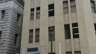 壁面のタイル装飾がきれいです。