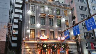 大正浪漫あふれるクラシカルなレトロビル