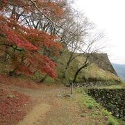 リフトで登る山城、足元注意よ