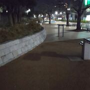 線路沿いの細長い公園