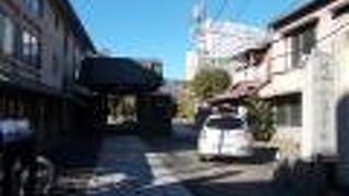 歴史を感じさせる寺です。