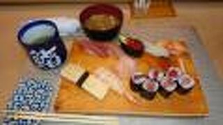 美味しい鮨屋があると連れて行ってもらった