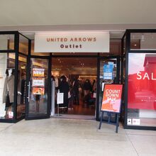 右手にイースト1ゲートがあり