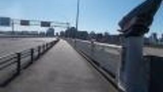 多摩川にかかる橋です。