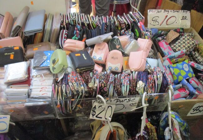 財布を扱うお店がありました