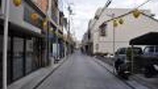 お店がぽつぽつと