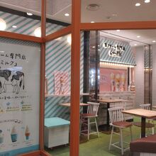 思わず入ってみたくなる店舗