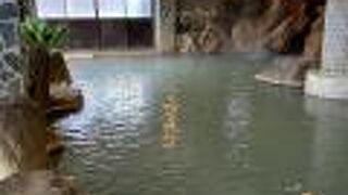 天降川沿いにたくさんの温泉！