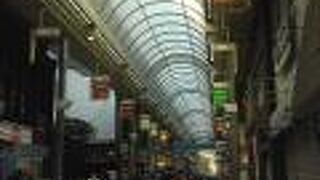 大きなアーケード商店街