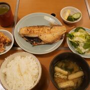 赤魚の醤油漬け焼きと鶏もも竜田揚げ定食